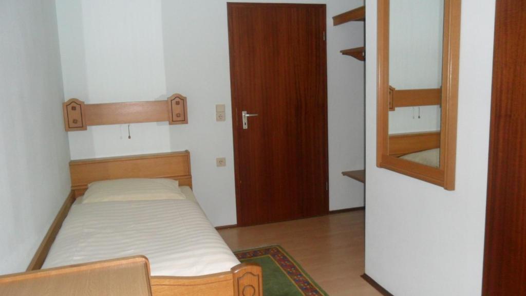Hotel Badstube Otterberg الغرفة الصورة